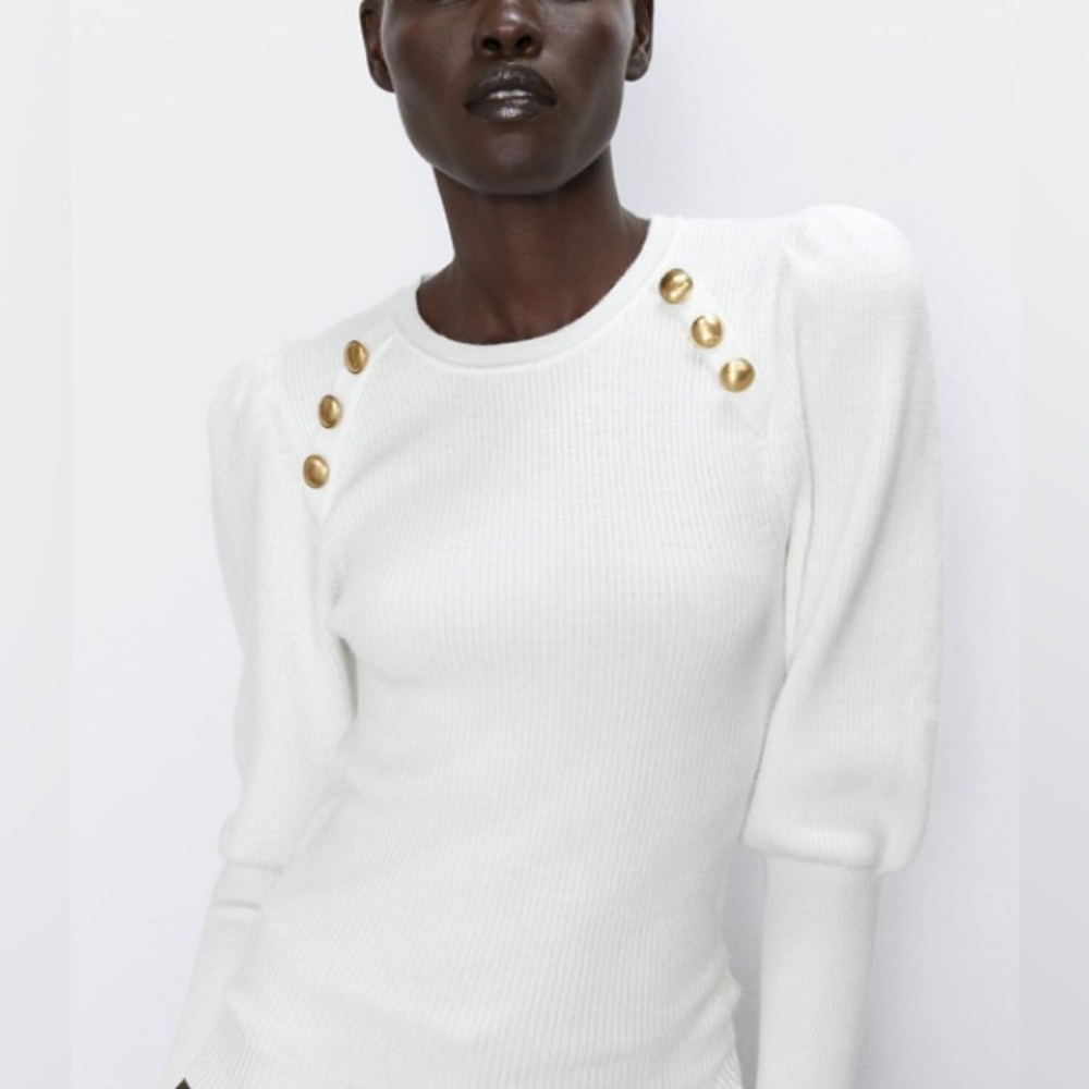 ZARA White ribbed Knit Sweater with god buttons Size Large
